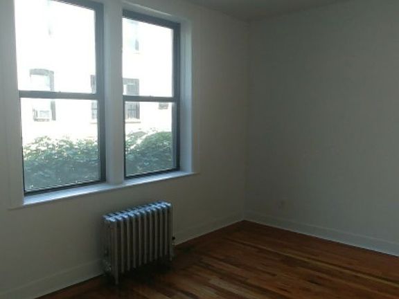 5th image of 2562 41st St APT 2A