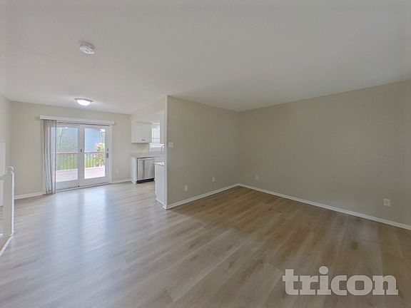 3rd image of 2990 Payne Ave