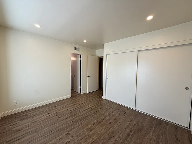 300 Amherst Pl — Photo 17