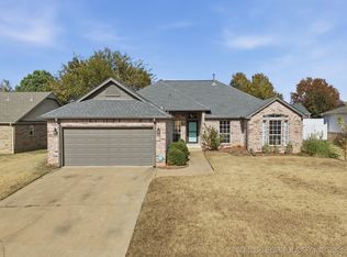 8208 E Madison St, Broken Arrow, OK 74014