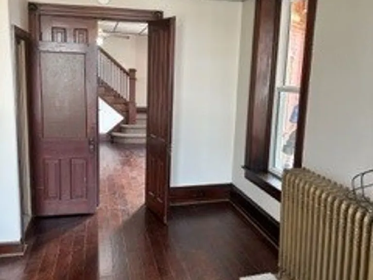 402 N Railroad St — Photo 3