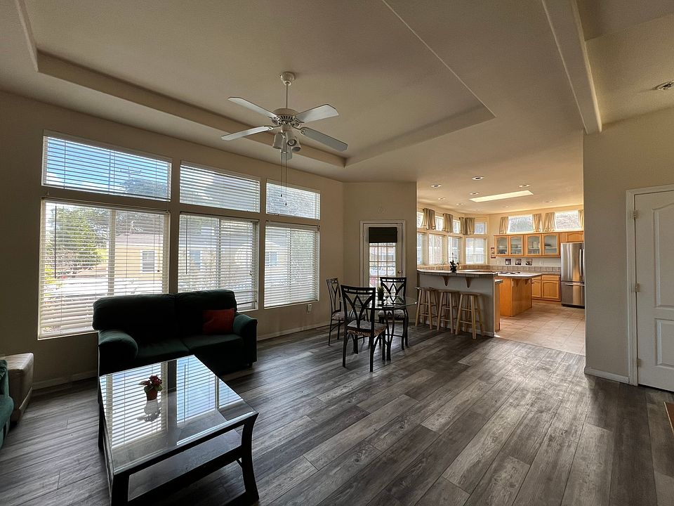 1st image of 210 Newell St #200