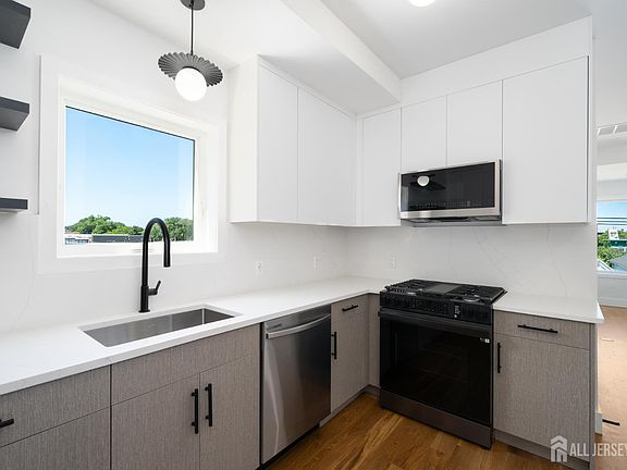 5th image of 67 Virginia Ave #4