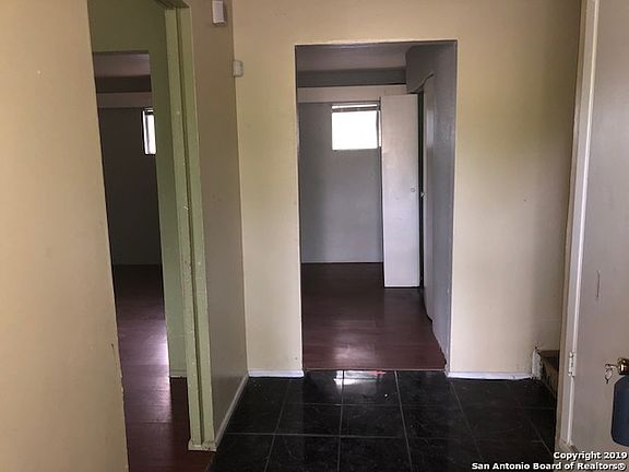 4th image of 416 Robeson Ave