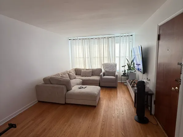 8855 Lavergne Ave APT 2N, Skokie, IL 60077