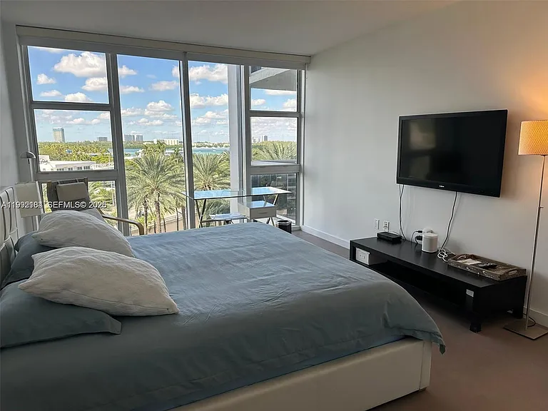 10275 Collins Ave #523 — Photo 9