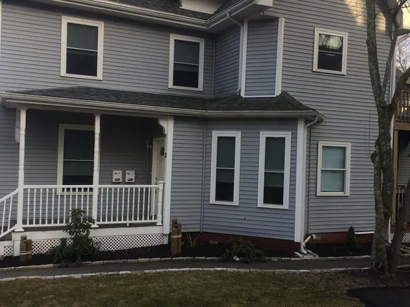 3 Green St #B, Ipswich, MA 01938