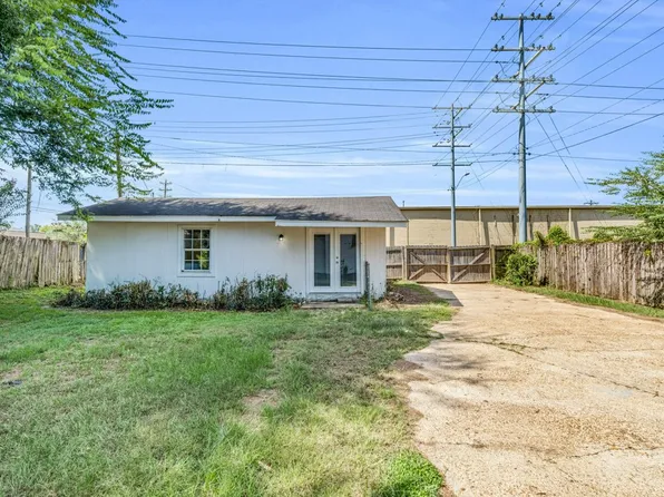 1425 College St #B, Columbus, MS 39701