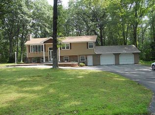 6 Westgate Rd, Cumberland, RI 02864