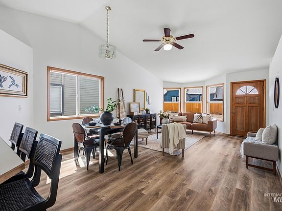 5th image of 804 E Main St APT 4
