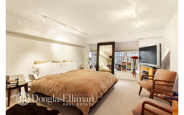 Rented by Douglas Elliman | media 15