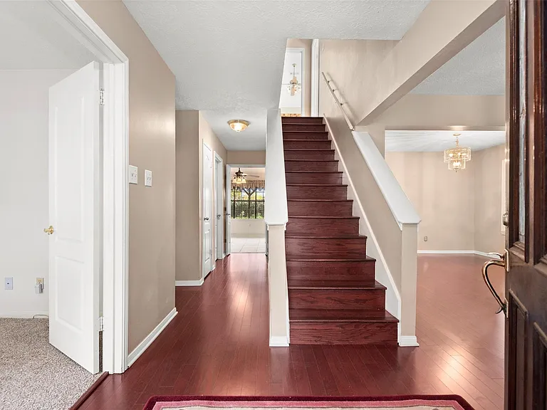 2415 Parkwood Ln — Photo 5