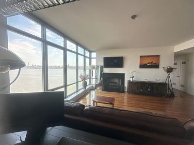 8100 River Rd APT 617, North Bergen, NJ, 07047