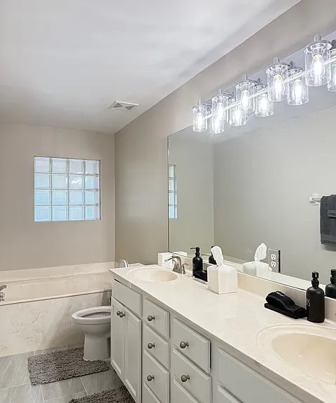 Main bathroom double sink with soaking tub