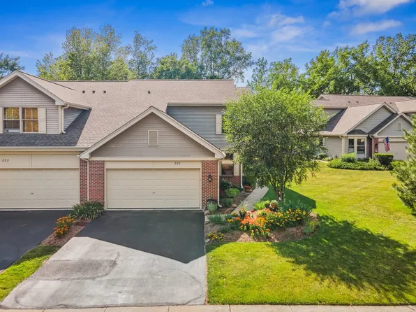 220 Woodboro Dr, West Chicago, IL 60185