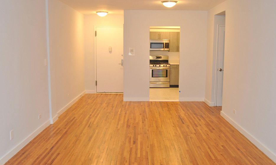 Pelham Parkway Towers - Living Room - MAT - V Line