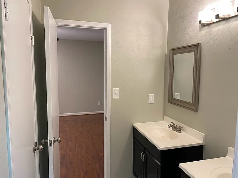 448 Oakland Rd #1 — Photo 15