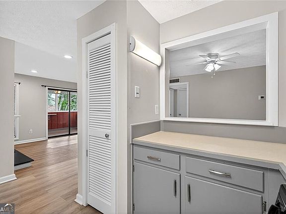 4th image of 204 Wynnes Ridge Cir SE