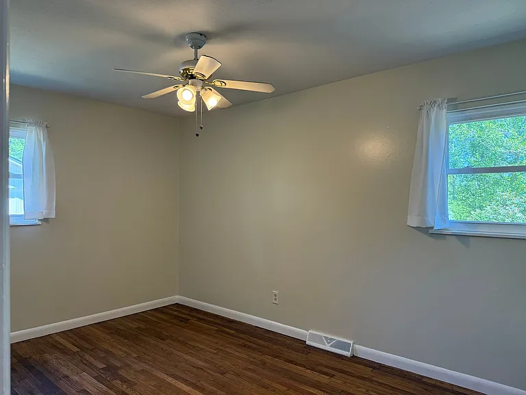725 Ridge Rd — Photo 15