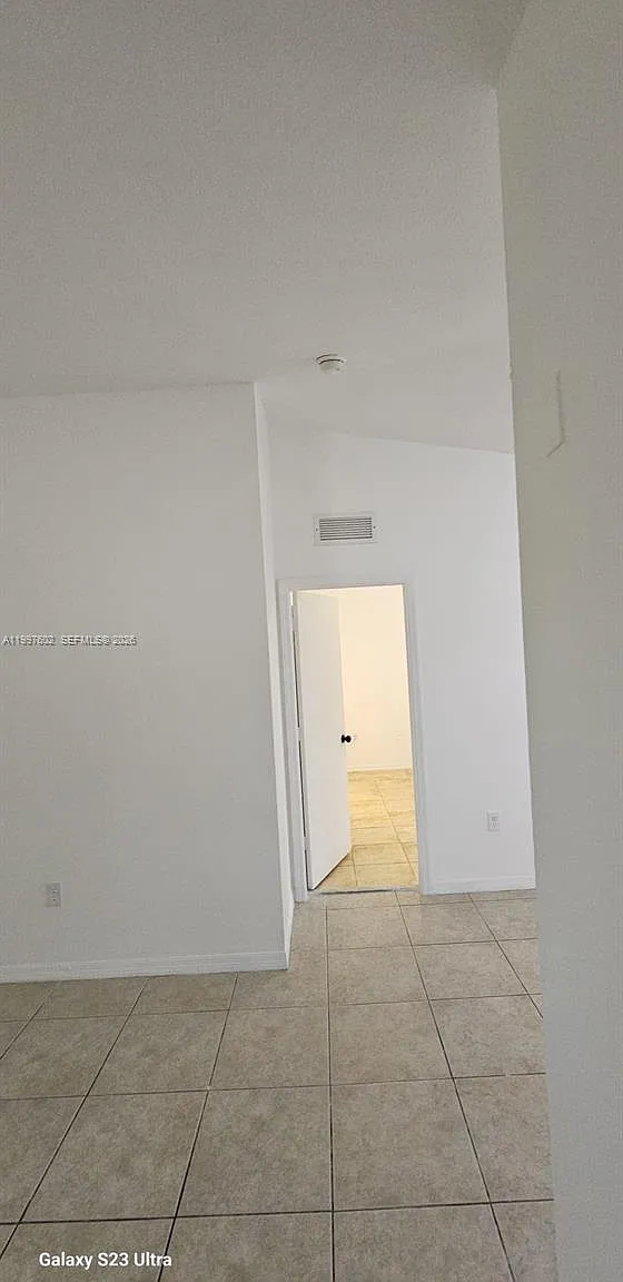 3 bed, 2.0 bath, 1176 sqft, $2,500 — Photo 2