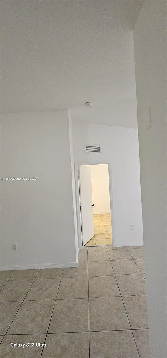 Building Photo - 935 NE 33rd Ter #204