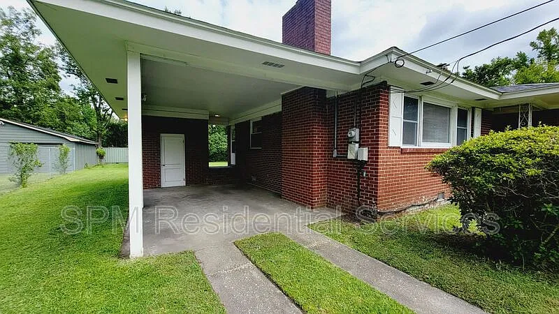 3 bed, 1.5 bath, 1400 sqft, $1,750 — Photo 2