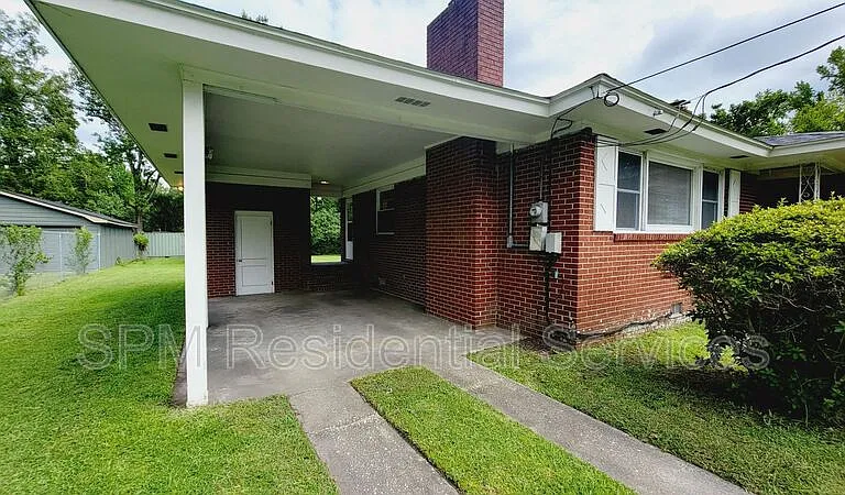 2512 Castle Hayne Rd — Photo 2