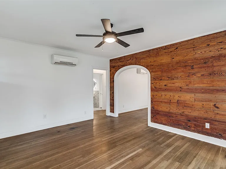 4716 Avenue G — Photo 4