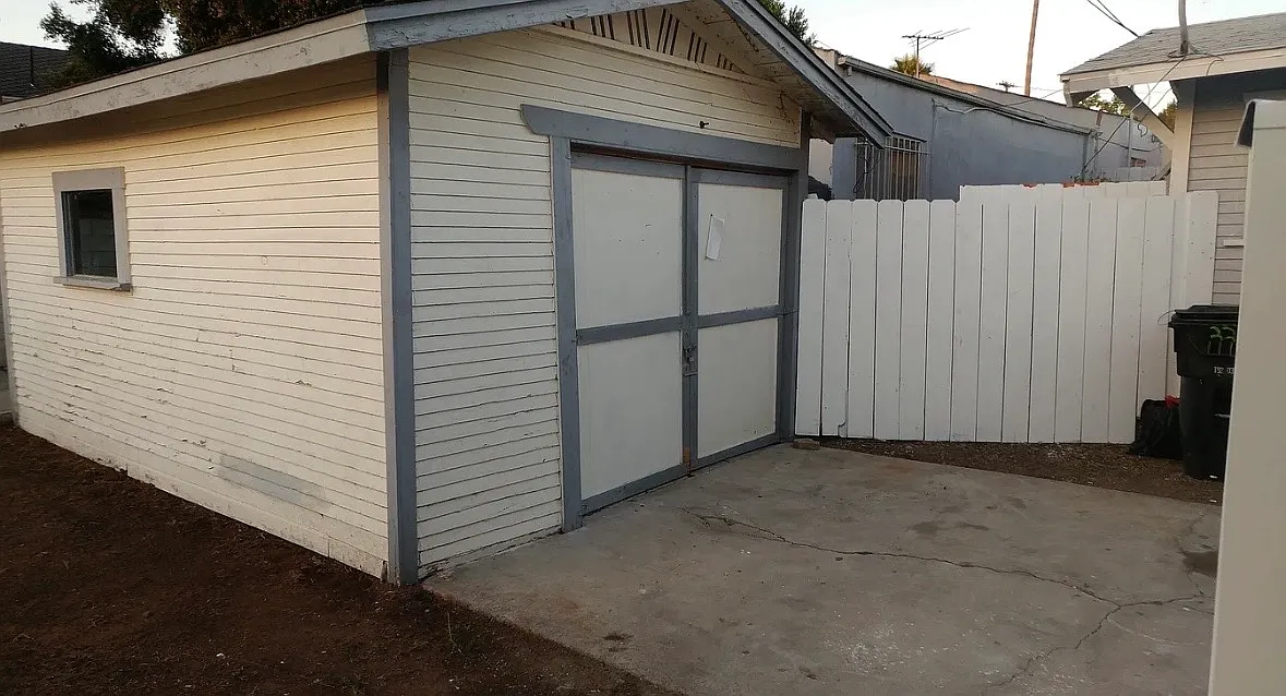 2 bed, 798 sqft, $3,325 — Photo 3