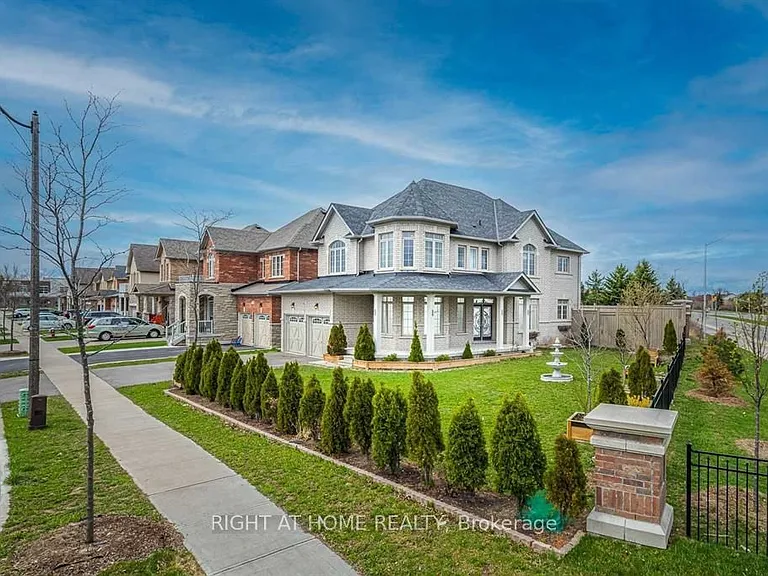22 Vanwood Cres — Photo 3