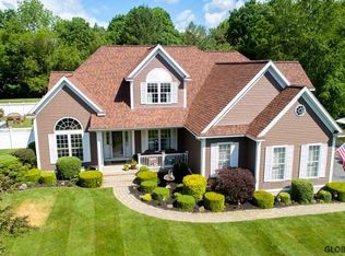 33 Long Creek Dr, Burnt Hills, NY 12027