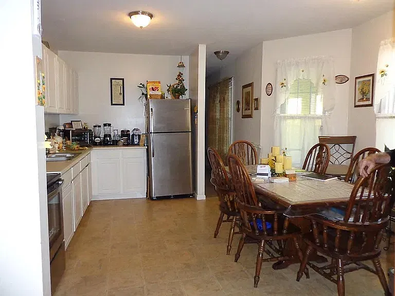 74 Euclid Ave — Photo 4