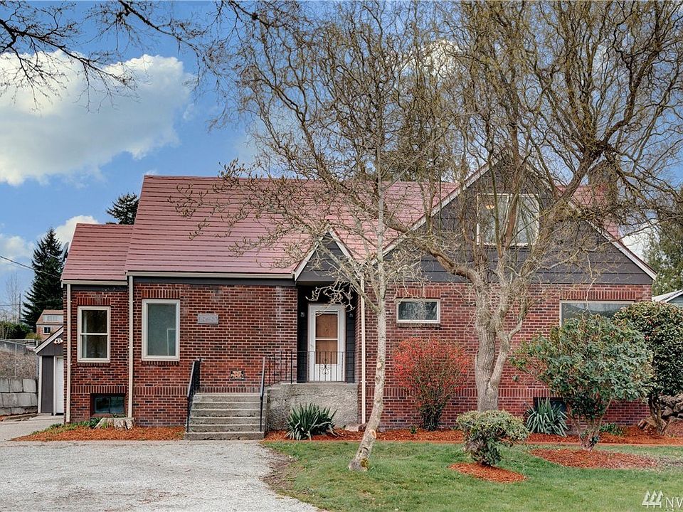 Welcome to this well maintained home with four bedrooms, two baths and large open floorplan, located in the desirable community of Boulevard Park.