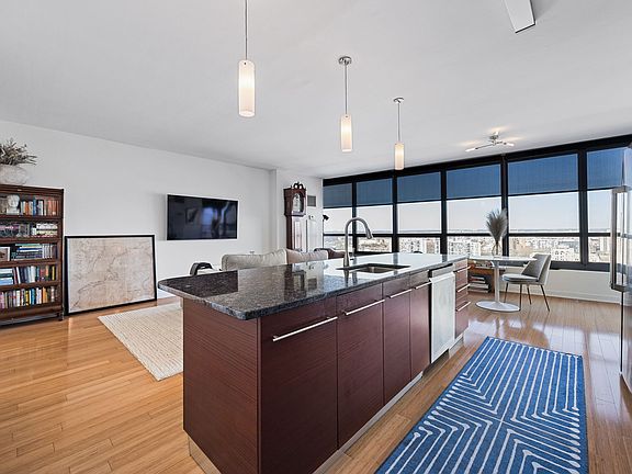3rd image of 2101 Market St Unit 2401