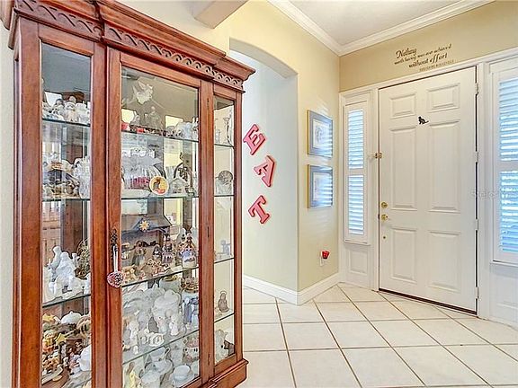4th image of 10561 Woodchase Cir