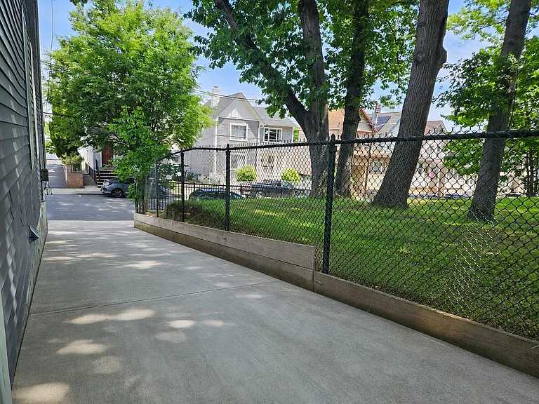 80 Dukes St — Photo 16