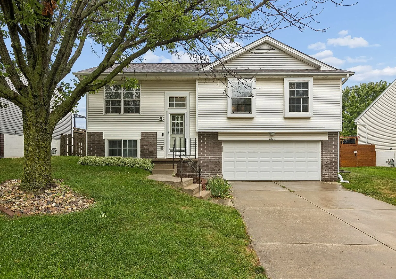 3 Bedroom home with massive deck! — Photo 1