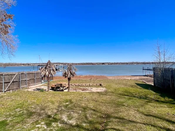 1124 W Lake Dr, Weatherford, TX 76087