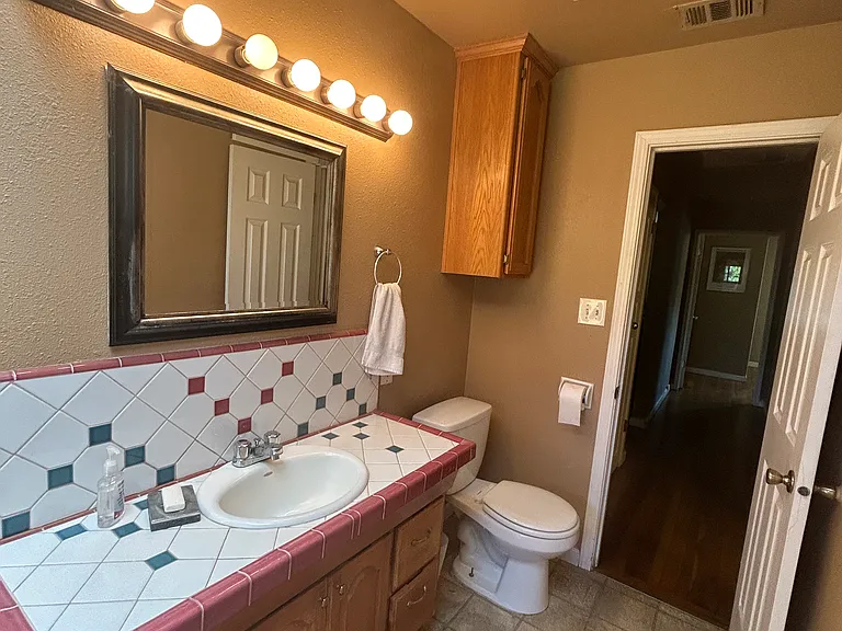 608 E Florinda St — Photo 7