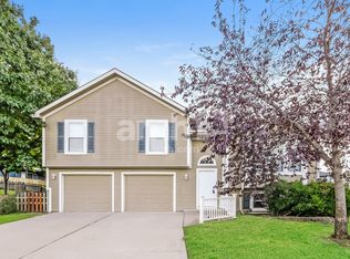 809 Red Maple Cir, Liberty, MO 64068