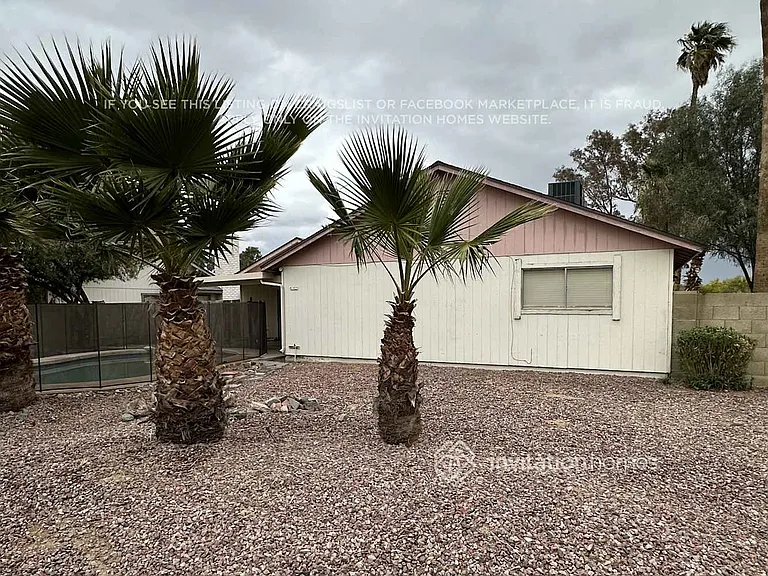 2301 W Waltann Ln — Photo 3