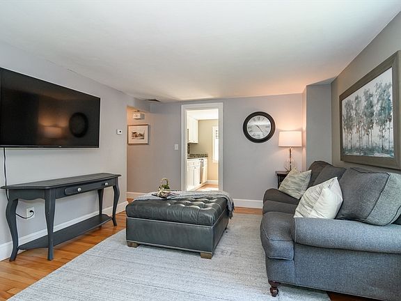 4th image of 59 Beacon St #59