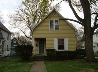 702 S 7th St, Pekin, IL
