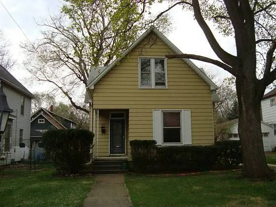 702 S 7th St photo 1