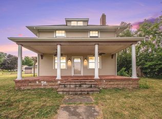 9041 E Hatchery Rd, Syracuse, IN 46567