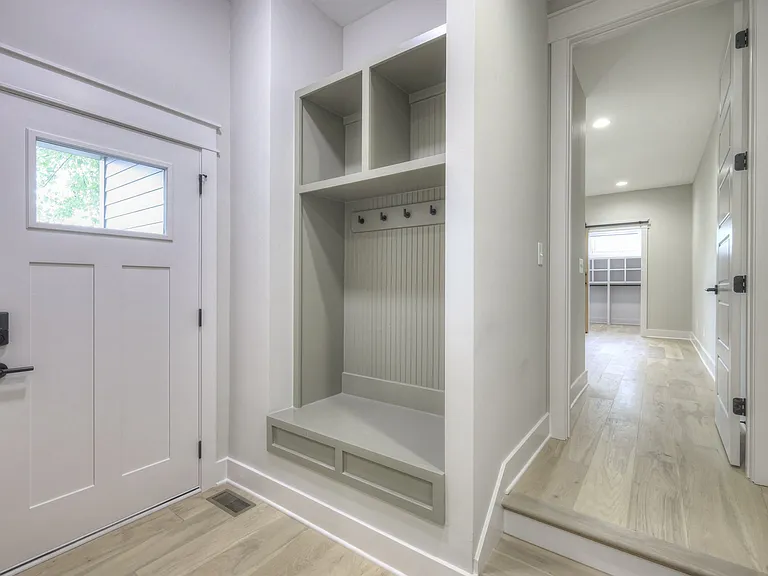821 Acklen Ave — Photo 16