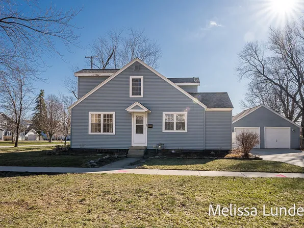 220 Barber St, Spring Lake, MI 49456