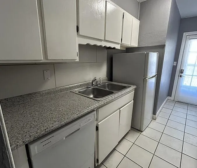 2531 W Park Pl — Photo 4
