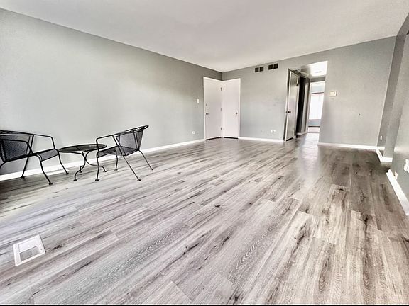 5th image of 643 E 194th St