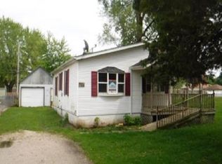 908 3rd St, Colona, IL 61241